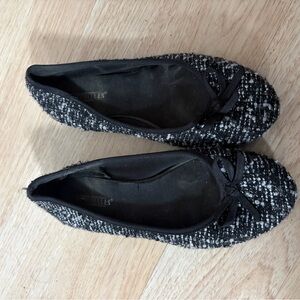 Seychelles 7 Women's Black and White Tweed Flats